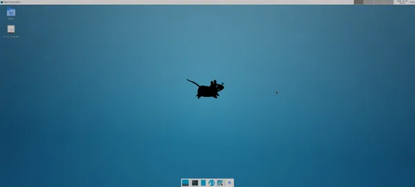 XFCE 4 asztal a telefon képernyőjén, local módban: asztali ikonok, felső panel és alsó dokk